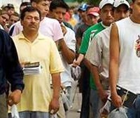 Εγκαταλείπουν την Ελλάδα χιλιάδες μετανάστες