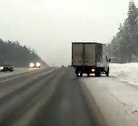 ΣΟΚΑΡΙΣΤΙΚΟ VIDEO: Θανατηφόρο τροχαίο σε χιονισμένο δρόμο!