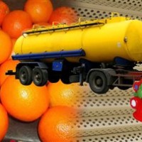 Λάδι, πορτοκάλια, λεμόνια; Οχι! Πετρέλαιο, αλουμίνιο και παιχνίδια…