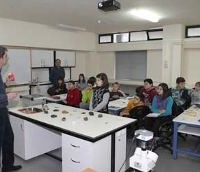 Διαλέξεις σε δημοτικά της Κοζάνης για την εξερεύνηση του μικρόκοσμου…!