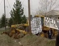 Έστησαν οδοφράγματα στην Νεάπολη για να μη γίνει το στρατόπεδο για τους μετανάστες