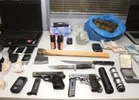 Οι ράβδοι χρυσού ήταν μόνο η αρχή… Ολόκληρο οπλοστάσιο στο γραφείο του Άκη!