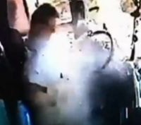 Συγκλονιστικό: Τραυματισμένος οδηγός λεωφορείου σώζει με αυτoθυσία τους επιβάτες – Βίντεο