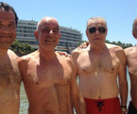 Άδωνις και Γεράσιμος – Δύο αγόρια στον ήλιο…