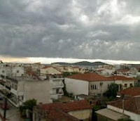 Εντυπωσιακό καιρικό φαινόμενο πριν την καταιγίδα! Βίντεο από τη Ν. Πέραμο Καβάλας