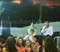 Καιγόταν το δάσος του χωριού τους, αλλά αυτοί γλεντούσαν! Βίντεο…