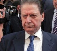 Στου καλότυχου την πόρτα, θηλυκό γεννιέται πρώτα…