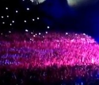 Δεν πίστευαν στα μάτια τους οι Red Hot Chili Pampers! Μια χώρα σε κατάρευση γέμισε χαλαρά το ΟΑΚΑ σε συναυλία! Βίντεο