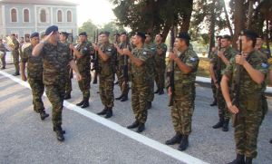 stratopedo dioikitis fantaroi xeretoun