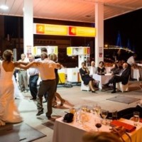 Γαμήλιο γλέντι σε… βενζινάδικο λόγω κρίσης! ΦΩΤΟ