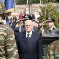 Στρατιωτικός σε Παπούλια: Με τι τσίπα θα μας κοιτάξεις στα μάτια;