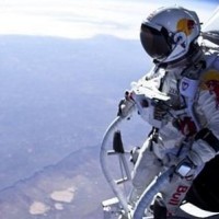 Ο Αυστριακός που έπεσε από το… διάστημα έπαιξε μπουνιές με Ελληνα νταλικιέρη!