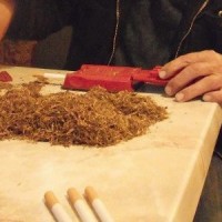 Επιστροφή στη δεκαετία του 60! Μόδα τα χύμα τσιγάρα