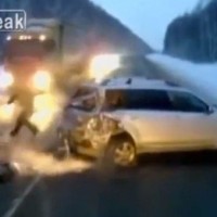 Βρέφος ενός έτους σώζεται από θαύμα μετά από τροχαίο! Συγκλονιστικό βίντεο