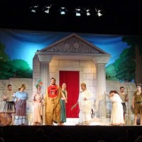 Η ξεκαρδιστική θεατρική παράσταση:  «Και οι Θεοί Σιουρτ’σαν!» – Βίντεο