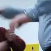 Δήμαρχος χαστούκισε σύμβουλο επειδή τον είπε «καραγκιόζη»! Βίντεο