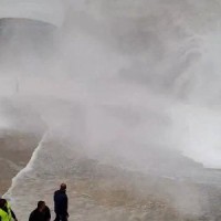 Βίντεο ντοκουμέντο – Η συγκλονιστική επιβίβαση σε πλοίο στην Κίμωλο με ανέμους 9 μποφόρ