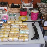Εντοπίσθηκε αποθήκη με 11 κιλά ηρωίνη, Kalashnikov και χιλιάδες φυσίγγια στη Φλώρινα!