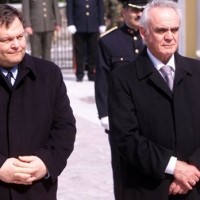 Το πάθος για τα λεφτά είναι δυνατότερο από τη λευτεριά…