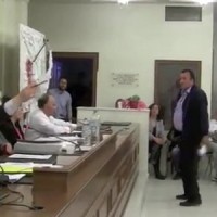 Διατριβή περί… μαλ@@@@ς στο δημοτικό συμβούλιο Καστοριάς! Βίντεο