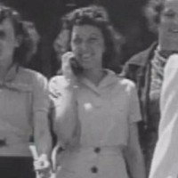 Γυναίκα εμφανίζεται με κινητό στο χέρι σε βίντεο του 1938! Βίντεο