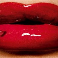 Σοκ για τις γυναίκες όλου του κόσμου – Ενοχα για καρκίνο και Αλτσχάιμερ, κραγιόν και λιπ-γκλος