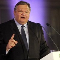 Καλοκαίρι 2011: Τότε που ο «αιφνιδιασμένος» Ευάγγελος υπέγραφε το κλείσιμο της ΕΡΤ