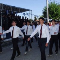 Δείτε όλη την παρέλαση στα Σέρβια και τους χορούς από τμήματα του M.Ο.Σ «ΤΑ ΚΑΣΤΡΑ» στην Κεντρική Πλατεία Σερβίων