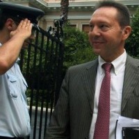 Το δέμα στην μάνα του Στουρνάρα που ζει με 500 ευρώ, έγινε πράξη!