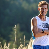 Ο πιο γυμνασμένος άνθρωπος του πλανήτη είναι Ελληνας – Αφιερωμα της Guardian στον υπερ-μαραθωνοδρόμο Ντιν Καρνάζη