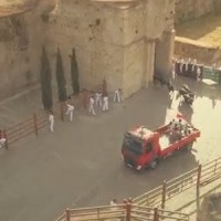 Volvο: Ταύροι κυνηγούν το νέο της κόκκινο φορτηγό! Βίντεο