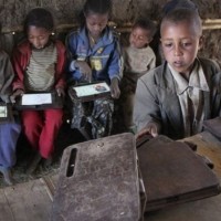 Το πείραμα του Negroponte: Αναλφάβητα 5χρονα παιδιά χακάρουν το android!