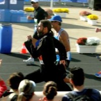 Μαραθωνοδρόμος με ράσα και αστέρια από την Πτολεμαΐδα!