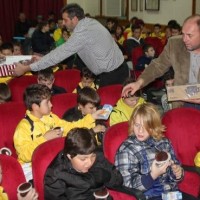Πολλά χαμόγελα στην κοπή πίτας των Ακαδημιών Ποδοσφαίρου του Τιτάνα Σερβίων