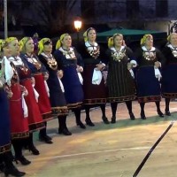 Ο Σύλλογος Άνω Κώμης σε χορευτικά στην πλατεία για τις εκδηλώσεις της Κοζανίτικης Αποκριάς! Βίντεο