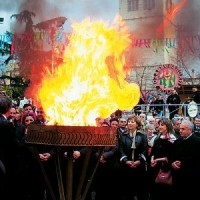 «Ζωντανό» το έθιμο των φανών στην Κοζάνη εδώ και πάνω από τριακόσια χρόνια!