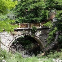 Δήμος Σερβίων–Βελβεντού: Υπογραφή σύμβασης για το Πέτρινο Γεφύρι των Σερβίων