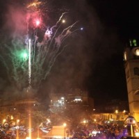 Ατέλειωτο γλέντι παρά τη βροχή στο «Πάρτυ Νεολαίας»! Δείτε βίντεο από την έναρξη υπό τους ήχους του «Έντεκα»!