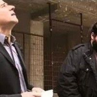 O Μητσικώστας σε ρόλο Σταύρου Θεοδωράκη ψάχνει ψηφοφόρους για το Ποτάμι και σκορπάει απίστευτο γέλιο! Βίντεο
