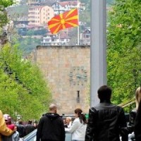 Καθημερινά εκατοντάδες Ελληνες πηγαίνουν στα Σκόπια για εξετάσεις, φάρμακα και φτηνή βενζίνη