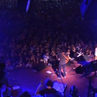 Βίντεο από τη μοναδική συναυλία του Σωκράτη Μάλαμα στον οικισμό Καρδιάς Πτολεμαΐδας