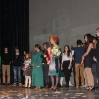 Συγκινητικό «τέλος εποχής» ή μάλλον «παύση» για τη μαθητική θεατρική ομάδα «Ταξιδευτές του Θεάτρου» και τη Γιάννα Γκουτζιαμάνη – Βίντεο