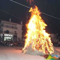 Γιορτάστηκαν με μεγάλη επιτυχία οι Κλαδαριές στη Σιάτιστα – Δείτε το βίντεο