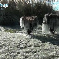 Η φωτογραφία της ημέρας: Έργο τέχνης από πάγο ο κόμβος Θεσσαλονίκης – Λάρισας στην Κοζάνη