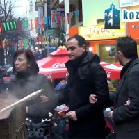 Βίντεο kozaniLife.gr: Ο κεντρικός φανός στην πλατεία της Κοζάνης με τους επισήμους της πόλης!