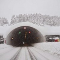 Ήπειρος: Μάχη με το χιονιά για να την κρατήσουν ανοιχτή την Εγνατία Οδό