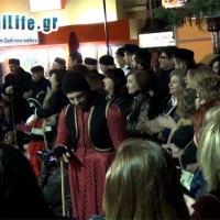 Ο Φανός «Λάκκους τ’ Μάγγαν» κάνει την είσοδό του στην εξέδρα της πλατείας! Δείτε το βίντεο του kozaniLife.gr