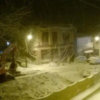 Το υπέροχο νυχτερινό χιονισμένο θέαμα στα Σέρβια! Δείτε το βίντεο