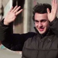 Βίντεο: Μια ολόκληρη γειτονιά έμαθε τη νοηματική ώστε να κάνει έκπληξη στον κωφό γείτονά της!