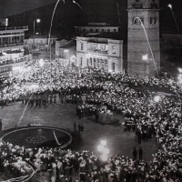 Η φωτογραφία της ημέρας: Πάσχα στην παλιά Κοζάνη – Διαβάστε για τα έθιμα της πόλης, από την Κ. Μάτσου